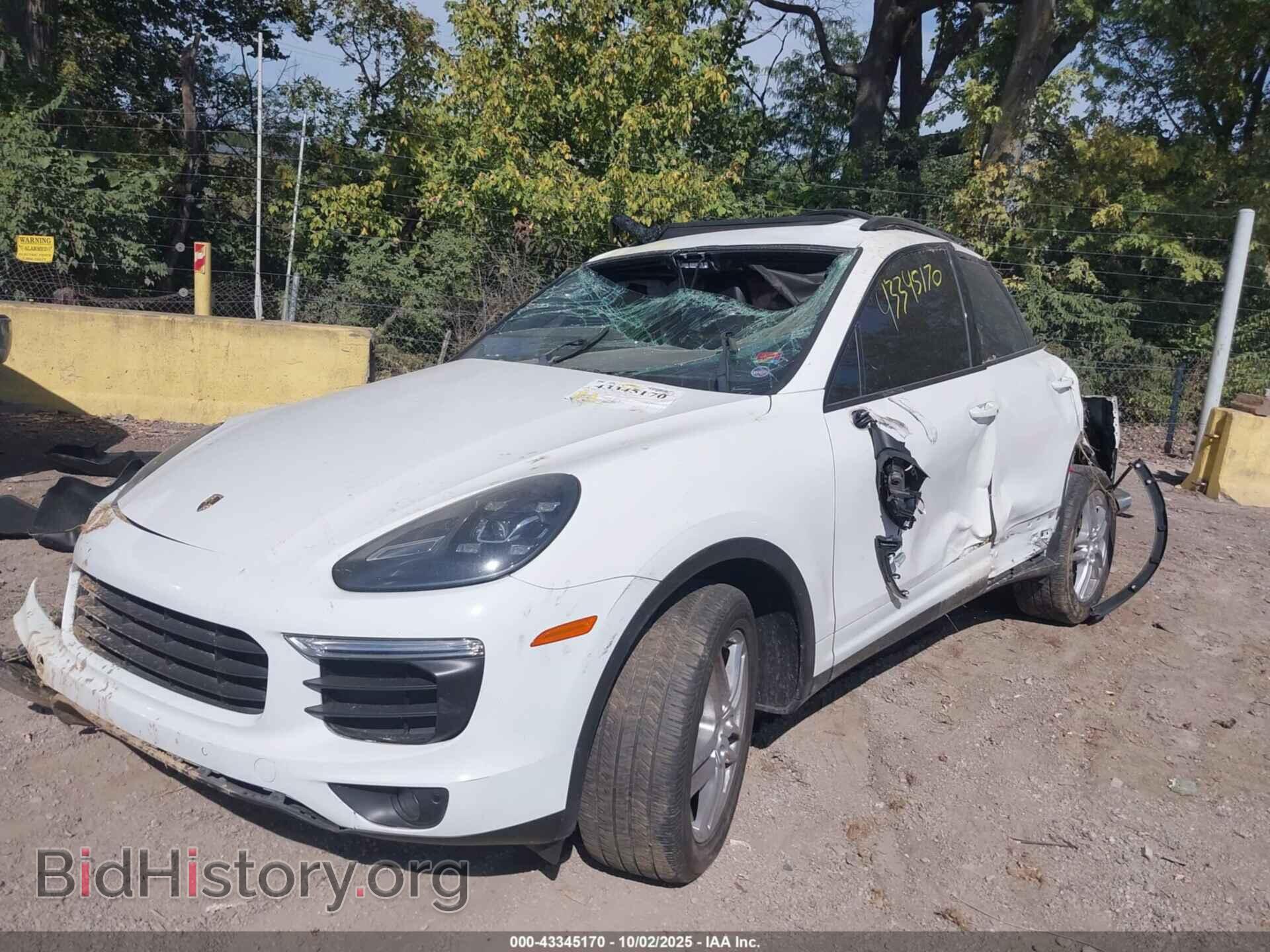 2016 PORSCHE CAYENNE - VIN: WP1AA2A2XGLA08207 - Photo 2