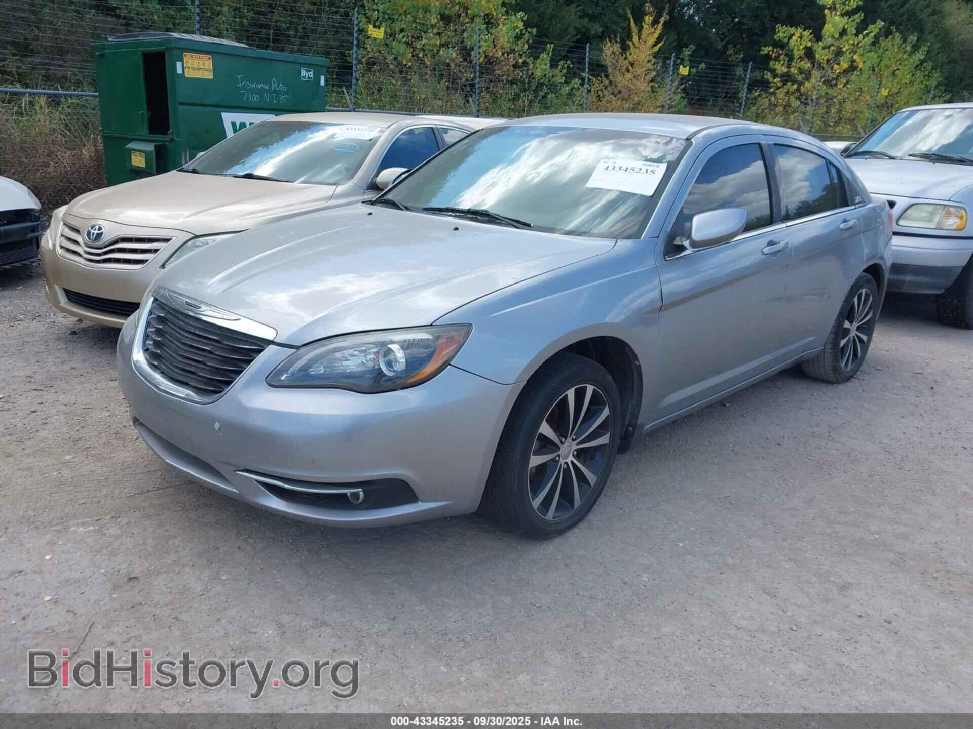 2013 CHRYSLER 200 - VIN: 1C3CCBBB9DN574401 - Фото 2