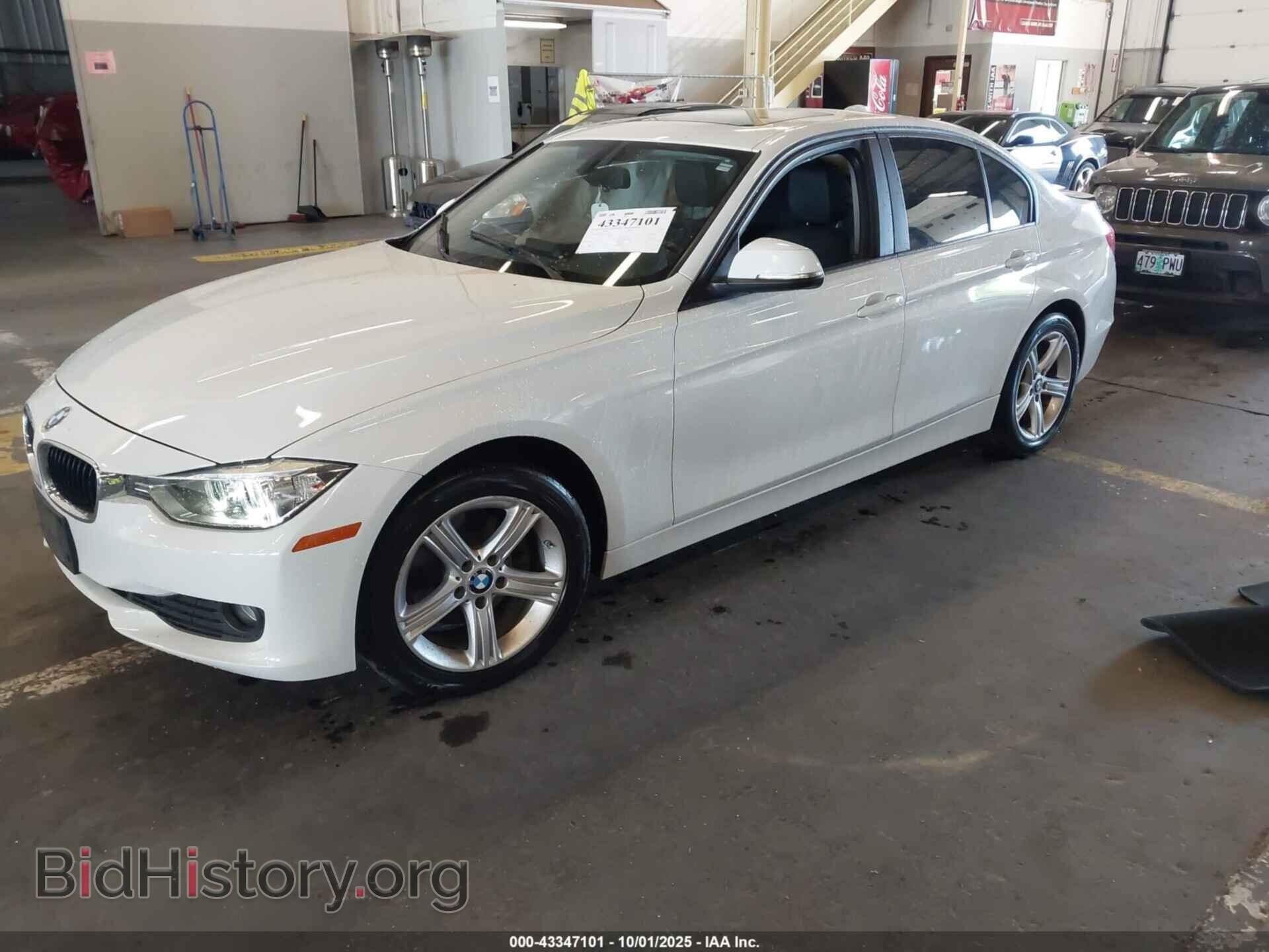 2013 BMW 320I - VIN: WBA3C3C52DF146557 - Фото 2