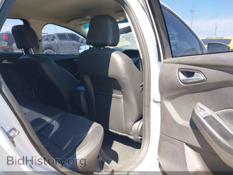 2016 Ford FOCUS (VIN 1FADP3F21GL286169) — photo 8 of 17
