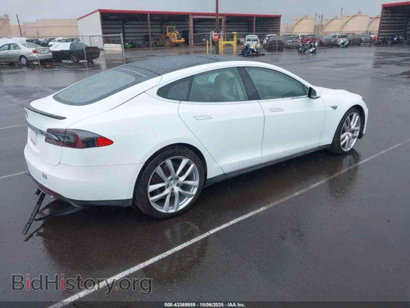 2013 Tesla MODEL S (VIN 5YJSA1CP3DFP05886) — фото 4 из 18