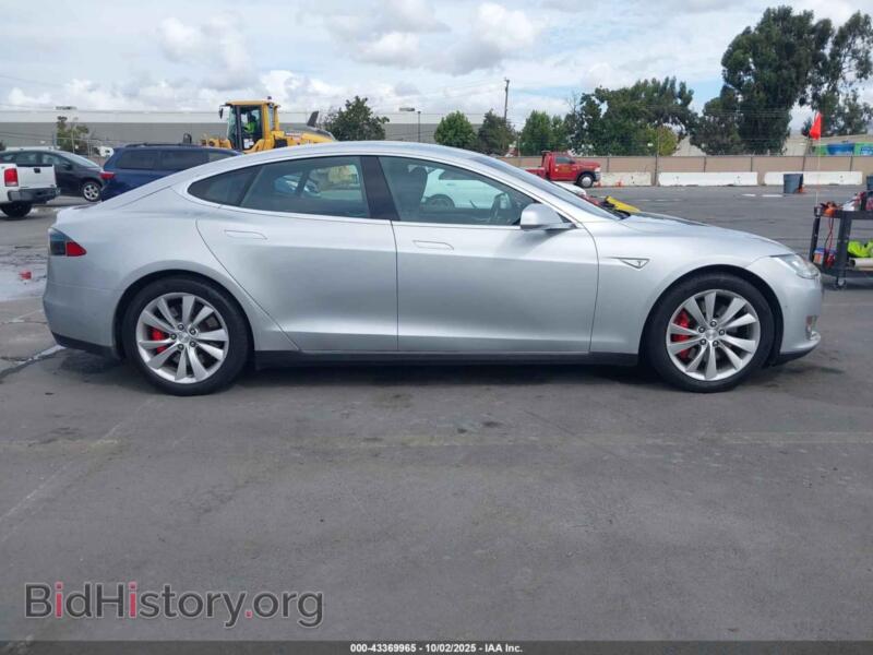 2016 Tesla MODEL S (VIN 5YJSA1E46GF136068) — фото 13 из 18