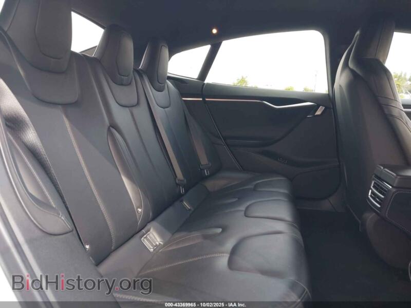 2016 Tesla MODEL S (VIN 5YJSA1E46GF136068) — фото 8 из 18