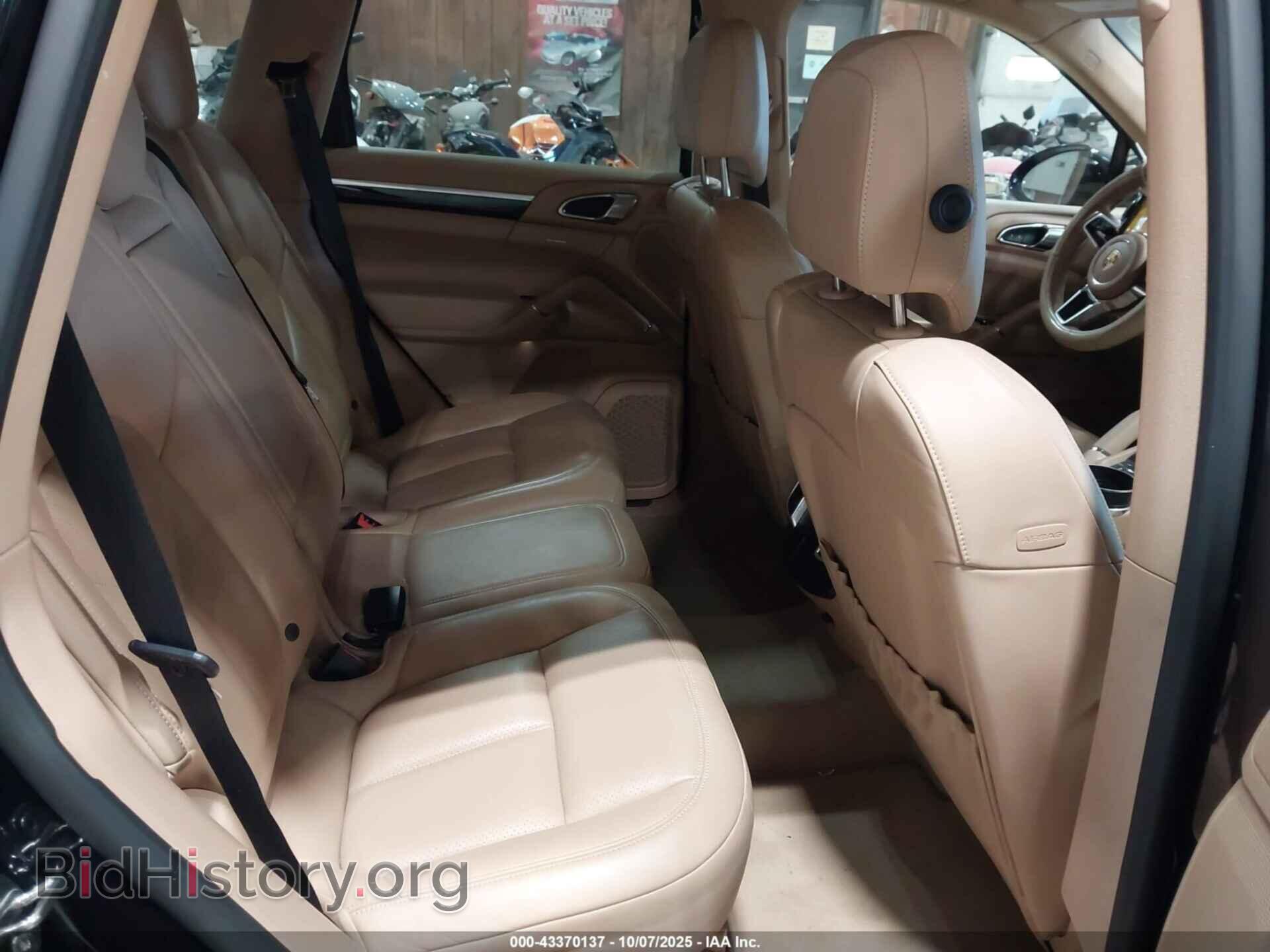 2016 PORSCHE CAYENNE - VIN: WP1AA2A28GLA10652 - Photo 8