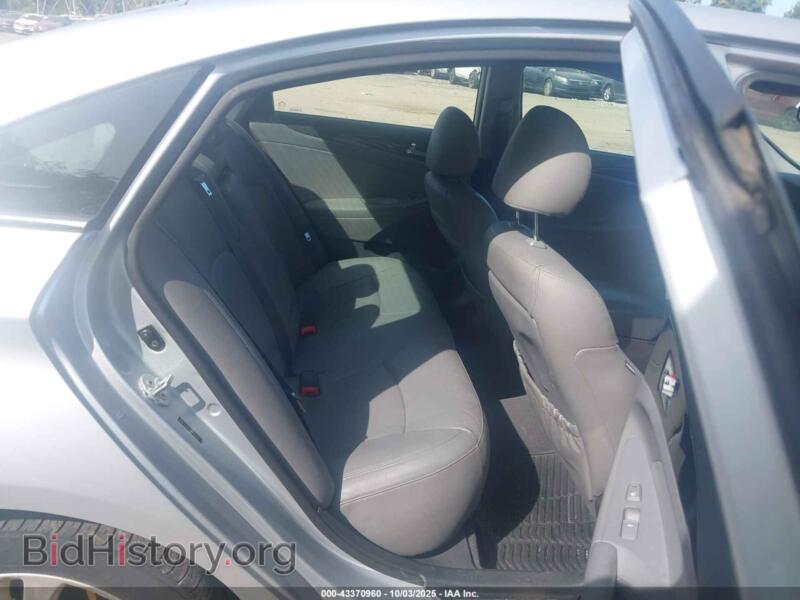 2011 Hyundai SONATA (VIN 5NPEC4AC2BH302375) — photo 8 of 13