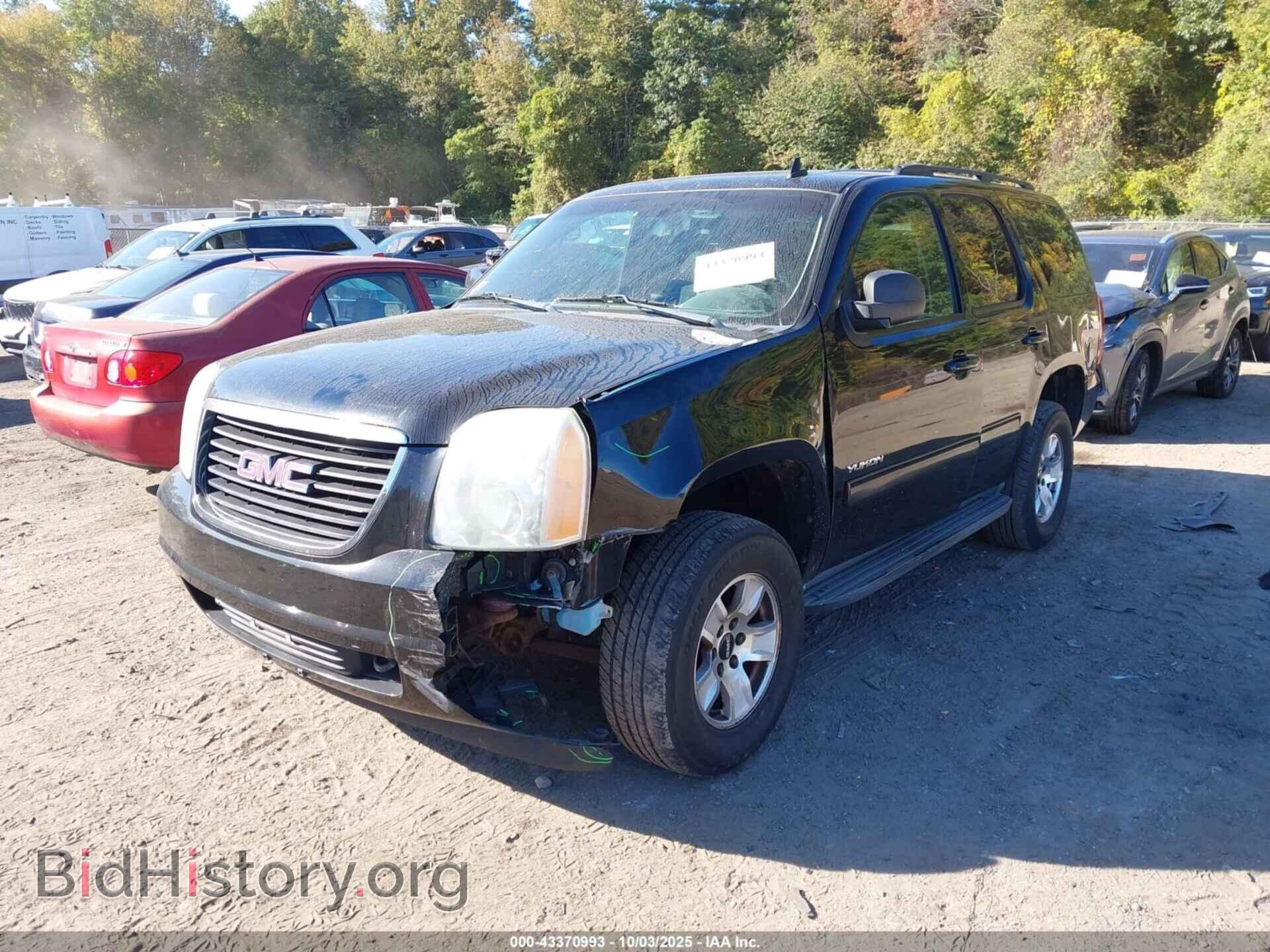 2011 GMC YUKON - VIN: 1GKS2AE03BR393397 - Photo 2