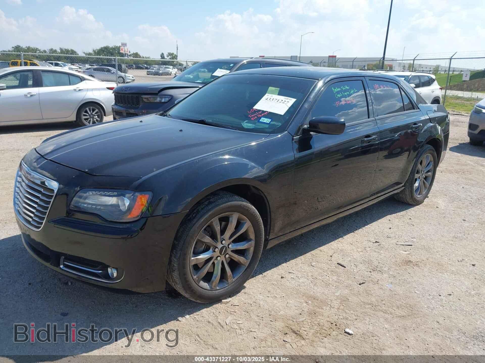 2014 CHRYSLER 300 - VIN: 2C3CCAGG2EH374484 - Фото 2
