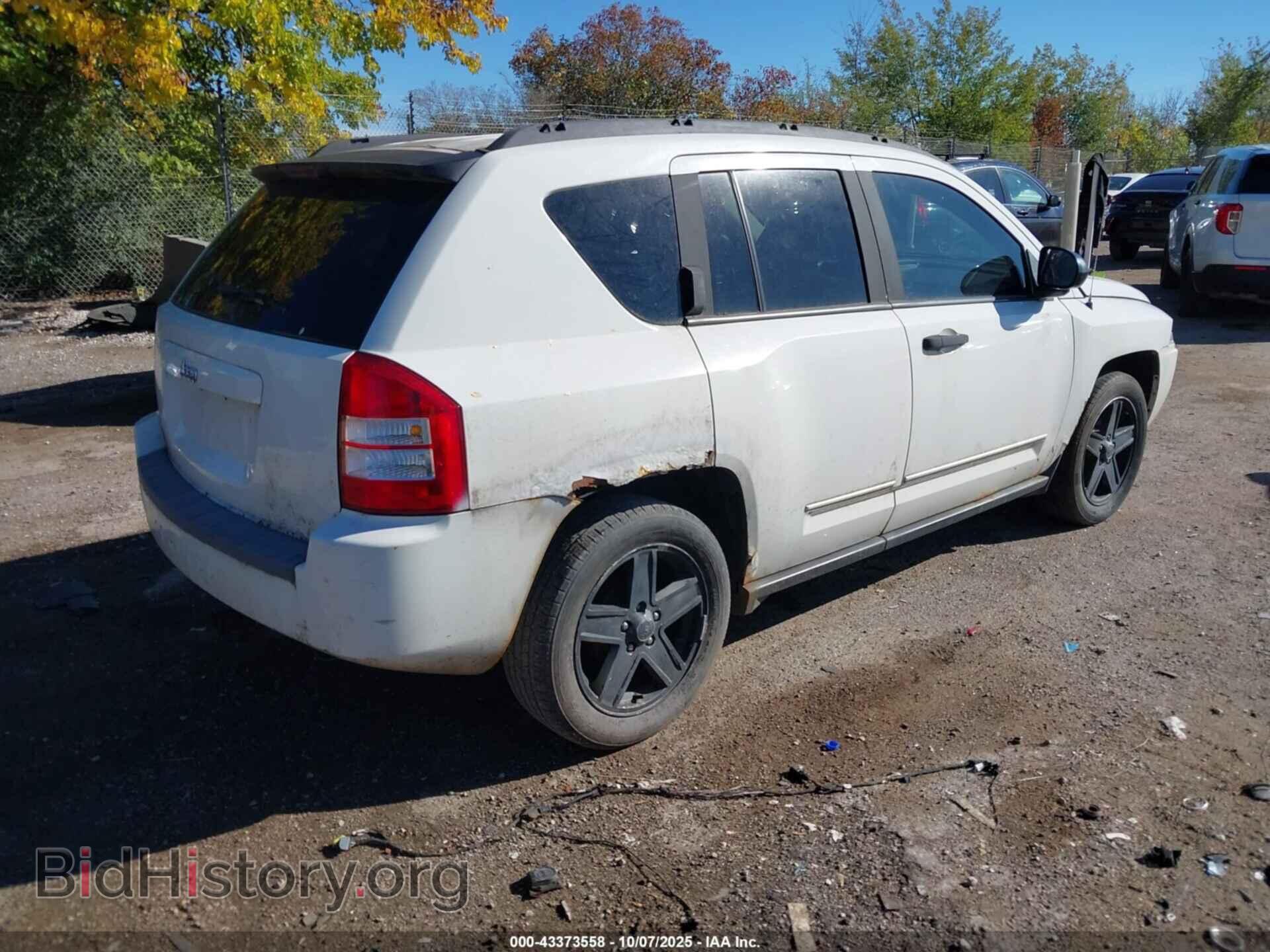 2008 JEEP COMPASS - VIN: 1J8FT47W28D785301 - Фото 4