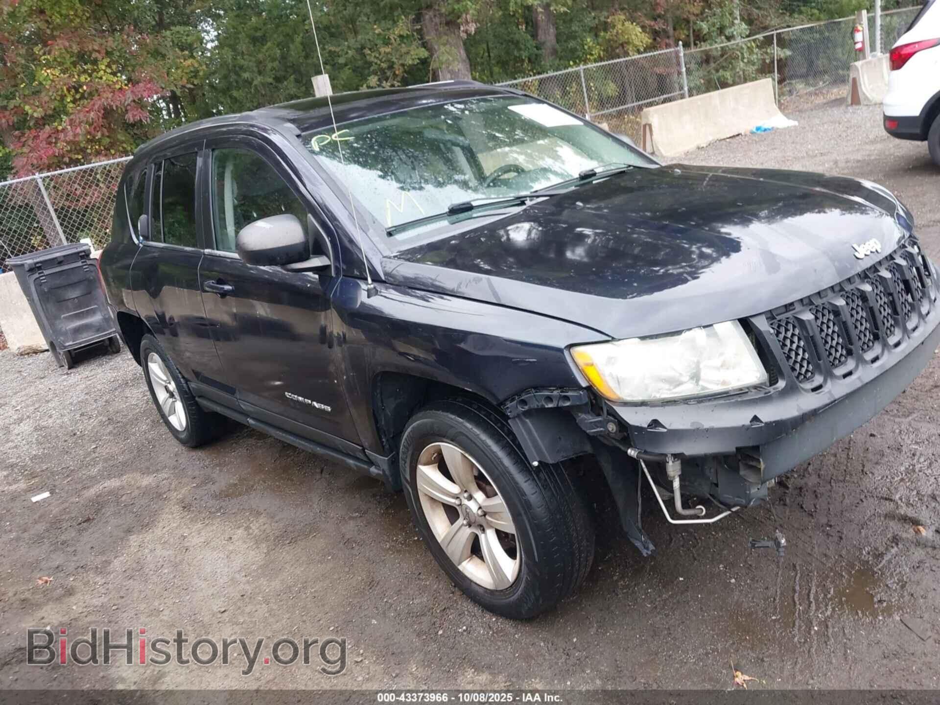 Photo 1J4NF1FB2BD207076 - JEEP COMPASS 2011