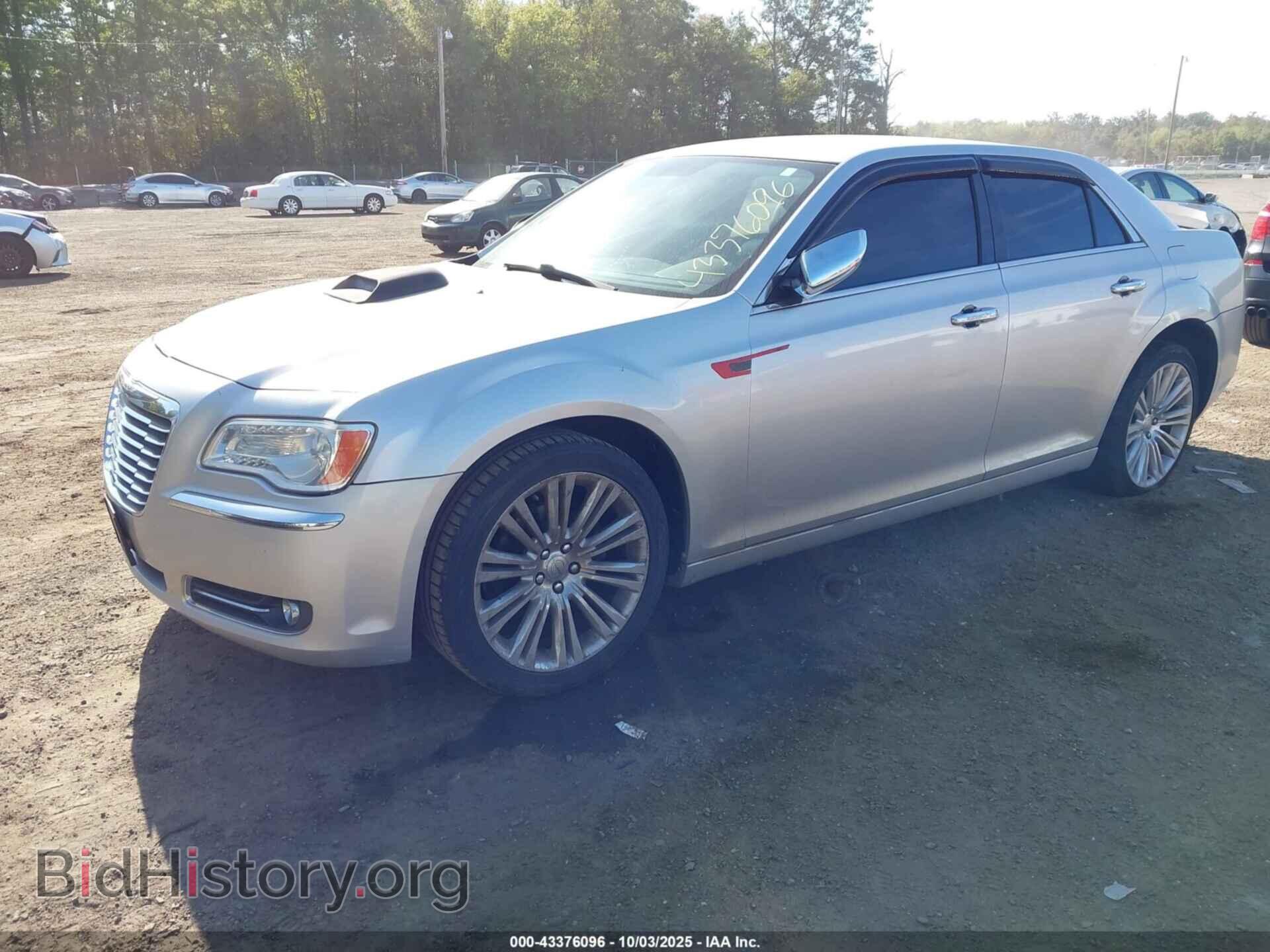 2011 CHRYSLER 300 - VIN: 2C3CA5CG7BH614126 - Фото 2