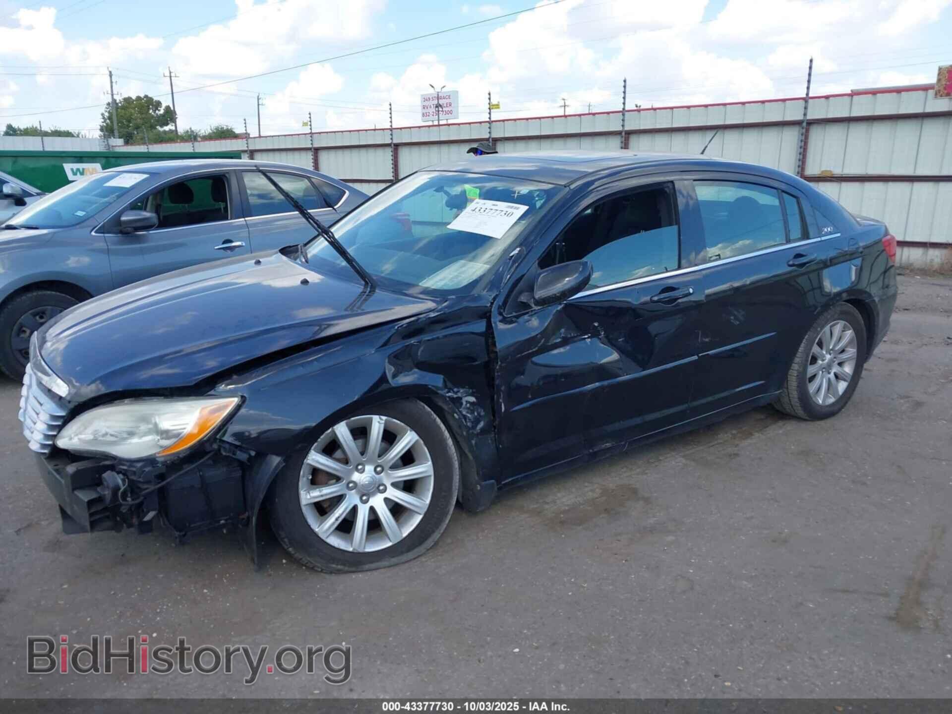 2013 CHRYSLER 200 - VIN: 1C3CCBBG1DN678635 - Фото 2