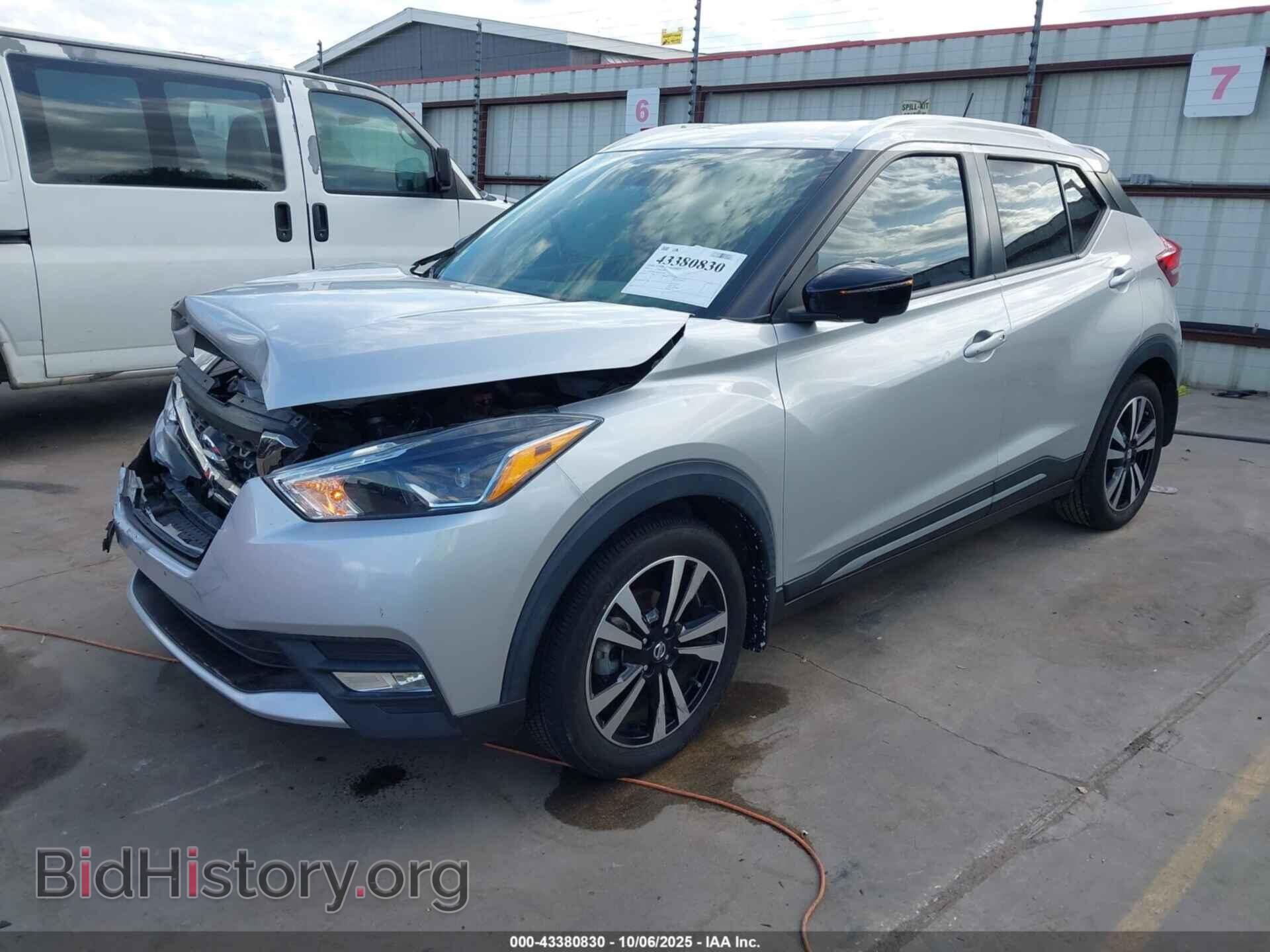 2019 NISSAN KICKS - VIN: 3N1CP5CU3KL555098 - Фото 2