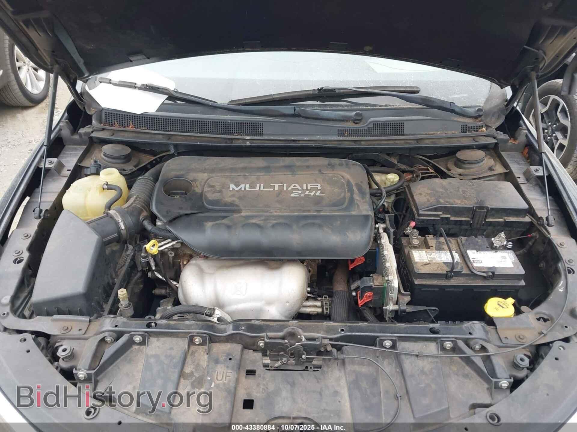 2016 CHRYSLER 200 - VIN: 1C3CCCAB0GN153582 - Фото 10