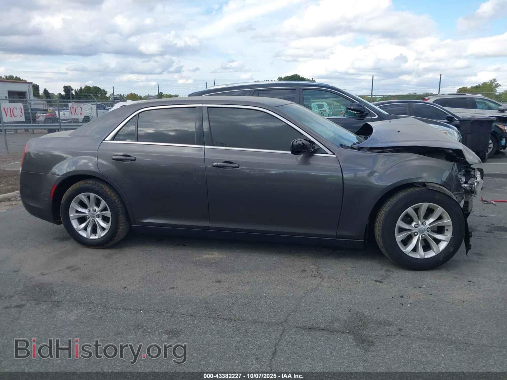 2015 CHRYSLER 300 - VIN: 2C3CCAAG0FH930625 - Фото 13