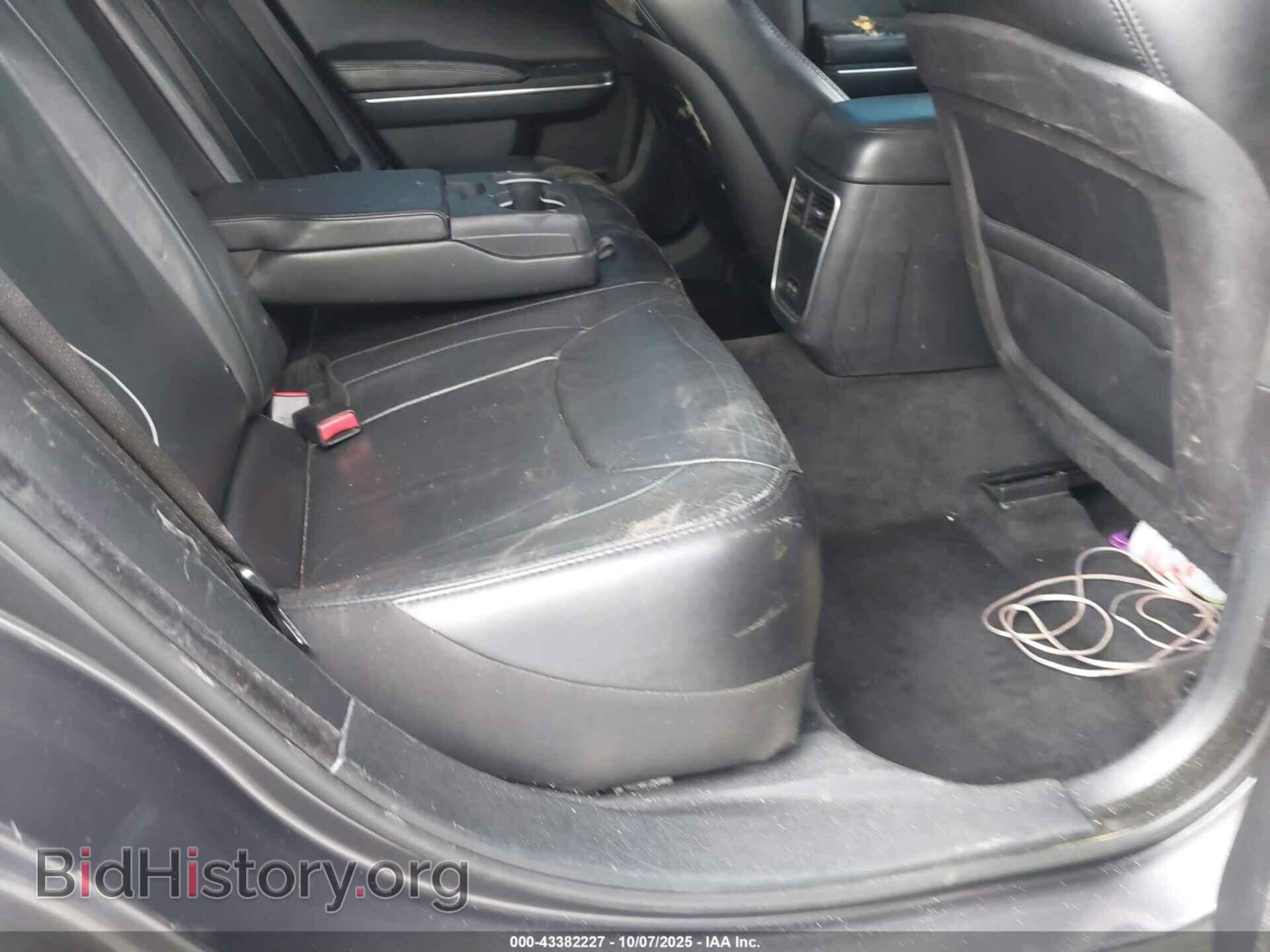 2015 CHRYSLER 300 - VIN: 2C3CCAAG0FH930625 - Фото 8