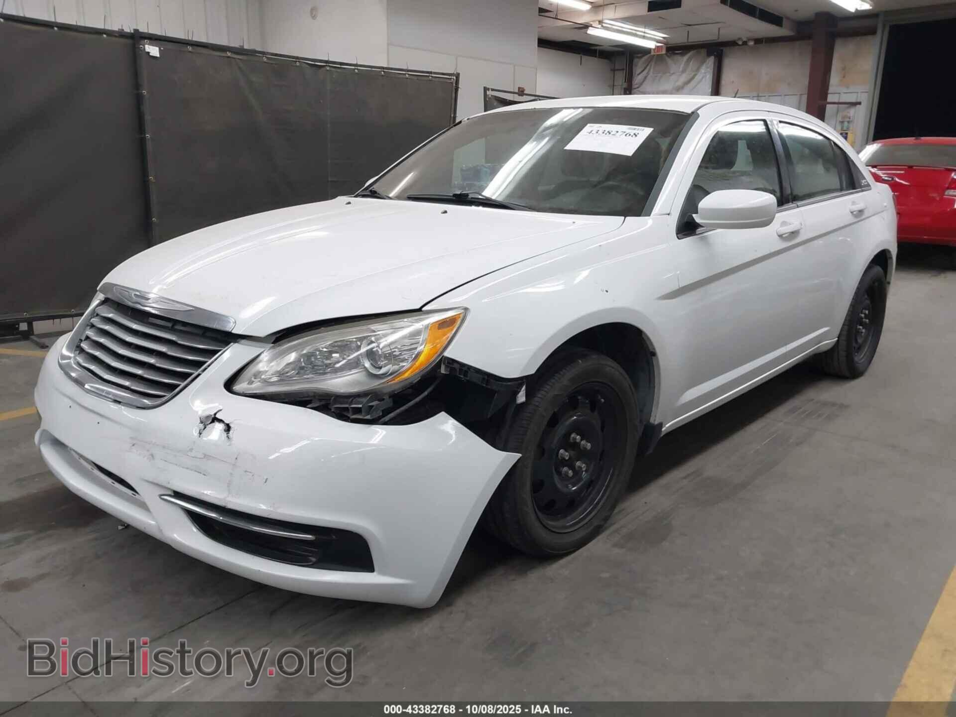 2014 CHRYSLER 200 - VIN: 1C3CCBAB3EN213040 - Фото 2