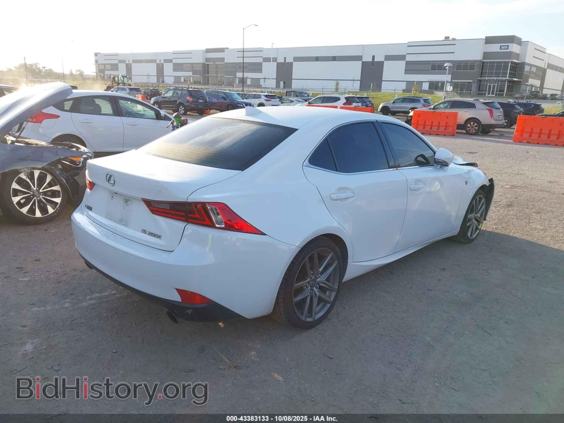 2016 LEXUS IS 200T - VIN: JTHBA1D24G5035403 - Фото 4