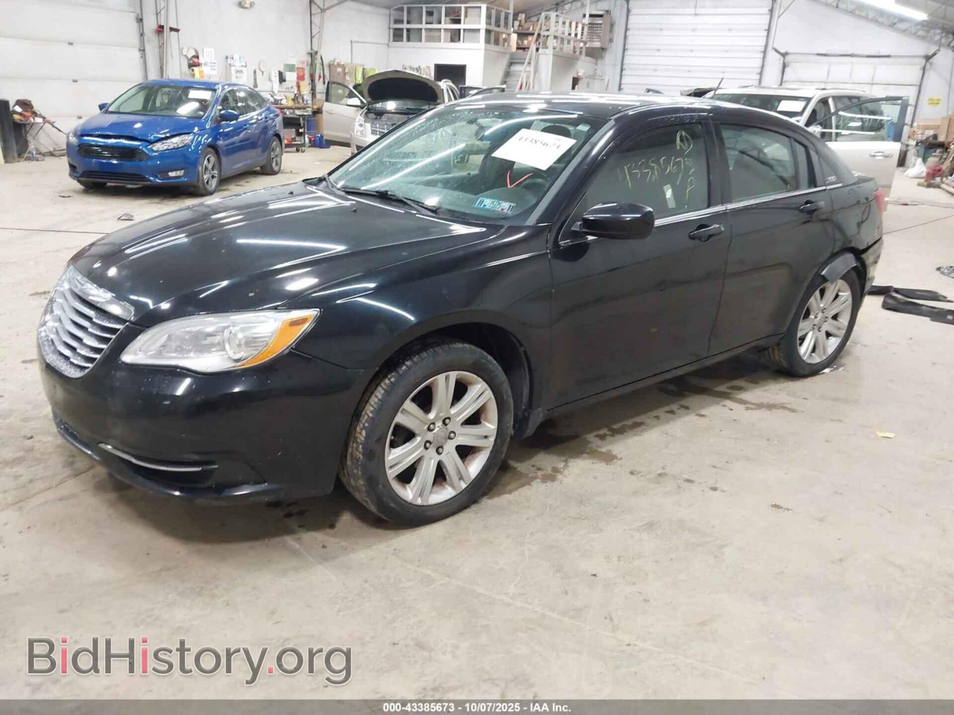 2013 CHRYSLER 200 - VIN: 1C3CCBAB2DN762209 - Фото 2