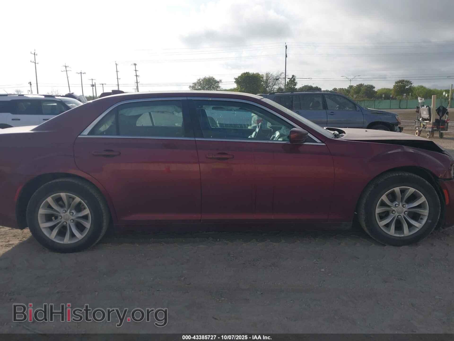 2018 CHRYSLER 300 - VIN: 2C3CCAAG0JH137463 - Фото 13