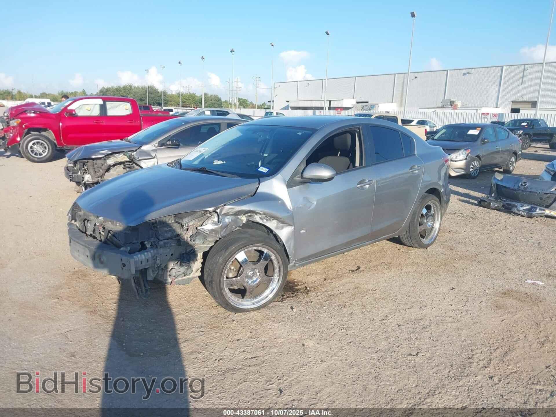 2013 MAZDA MAZDA3 - VIN: JM1BL1U70D1775301 - Фото 2
