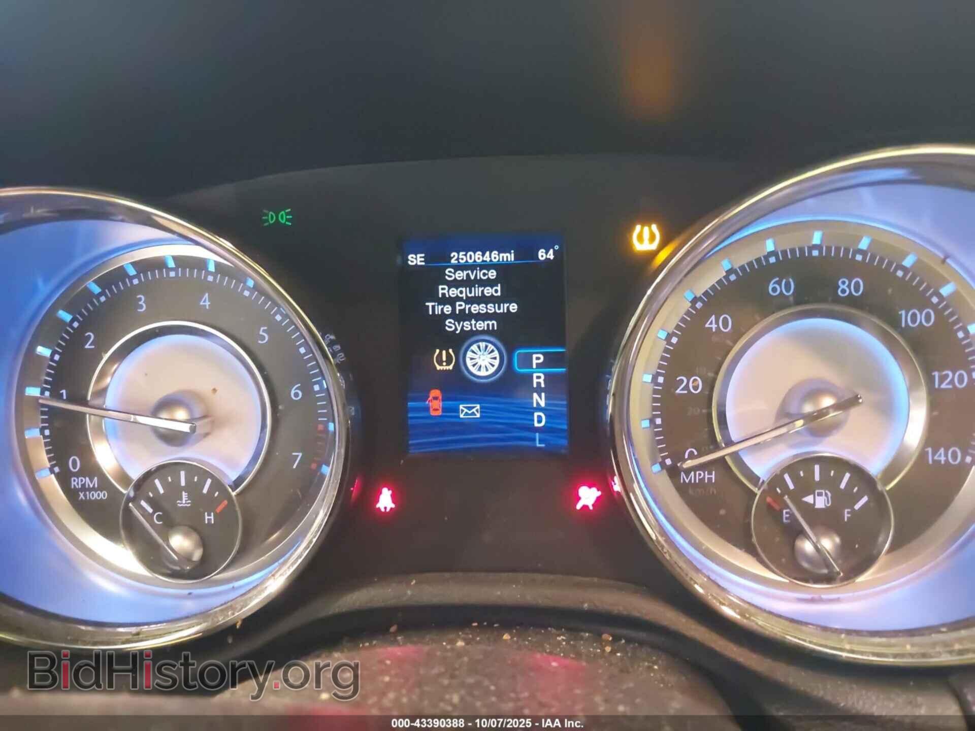 2012 CHRYSLER 300 - VIN: 2C3CCACG1CH192570 - Фото 7