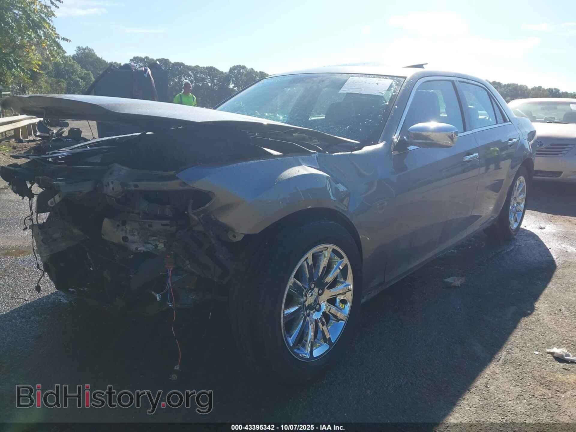 2011 CHRYSLER 300 - VIN: 2C3CA5CG2BH559844 - Фото 2