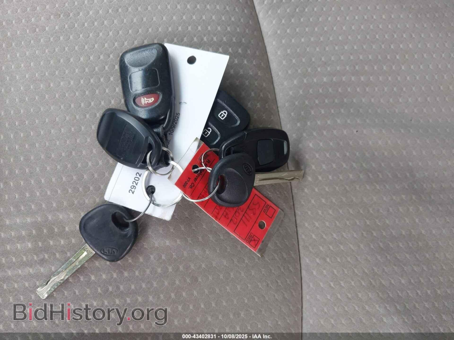 2012 KIA SORENTO - VIN: 5XYKTCA6XCG258111 - Фото 11
