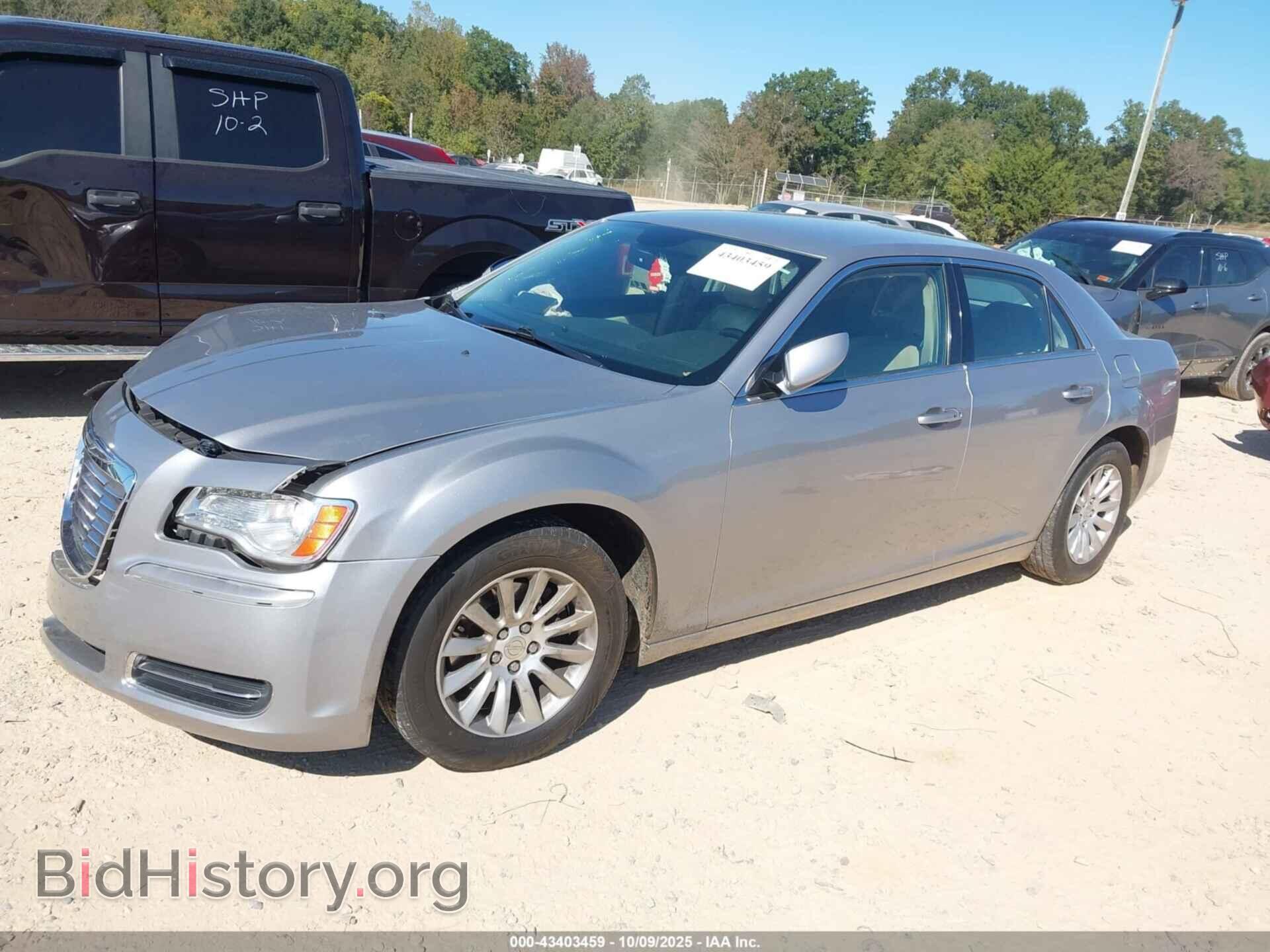 2013 CHRYSLER 300 - VIN: 2C3CCAAG3DH572482 - Фото 2