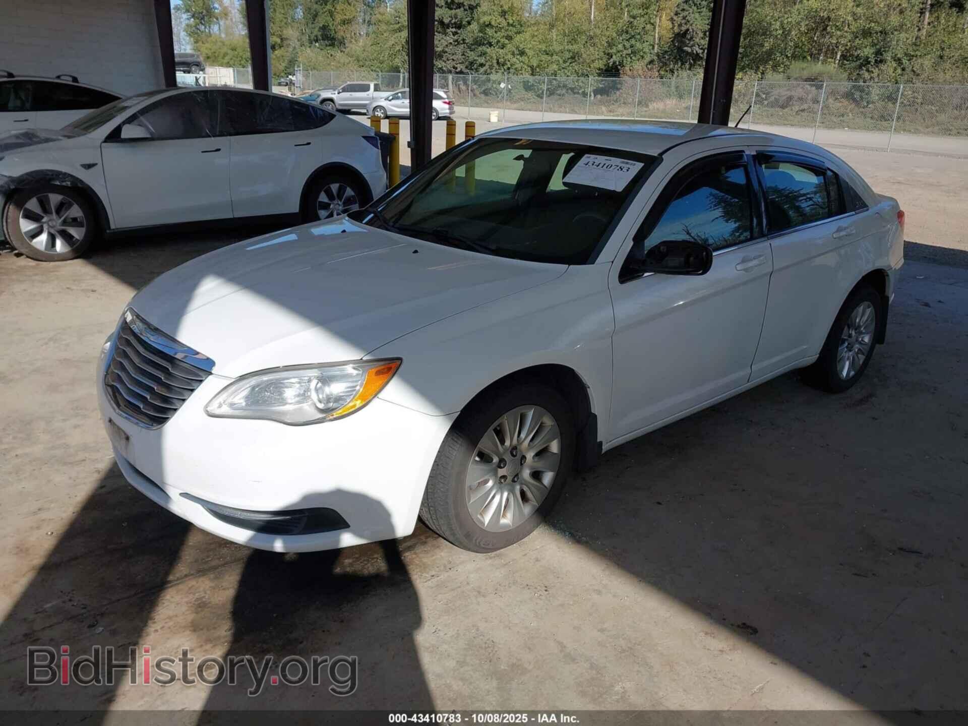 2013 CHRYSLER 200 - VIN: 1C3CCBAB5DN735330 - Фото 2