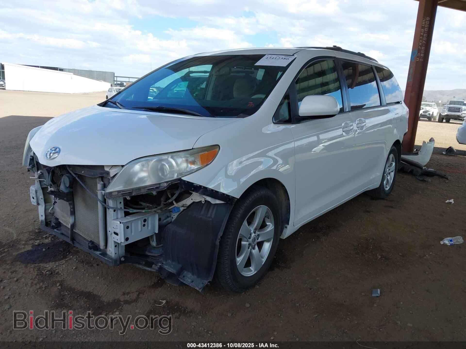 2013 TOYOTA SIENNA - VIN: 5TDKK3DC8DS360855 - Фото 2