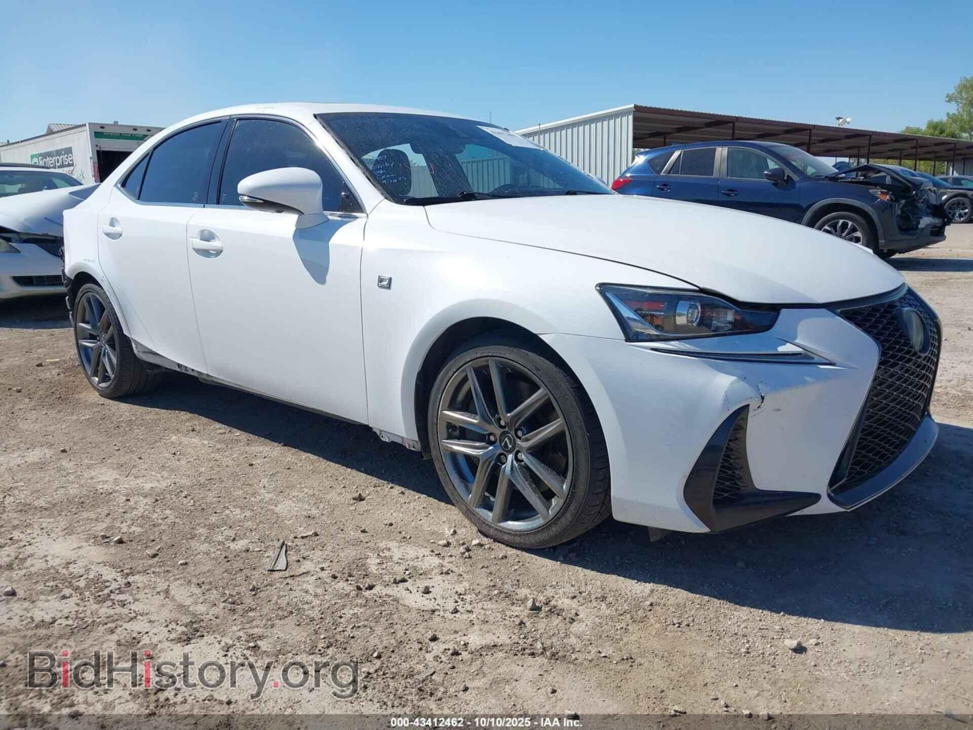 Photo JTHBA1D2XJ5068008 - LEXUS IS 300 2018