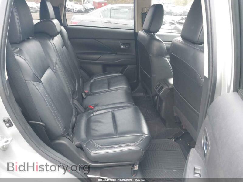 2020 Mitsubishi OUTLANDER (VIN JA4AD3A36LZ030889) — фото 8 из 17
