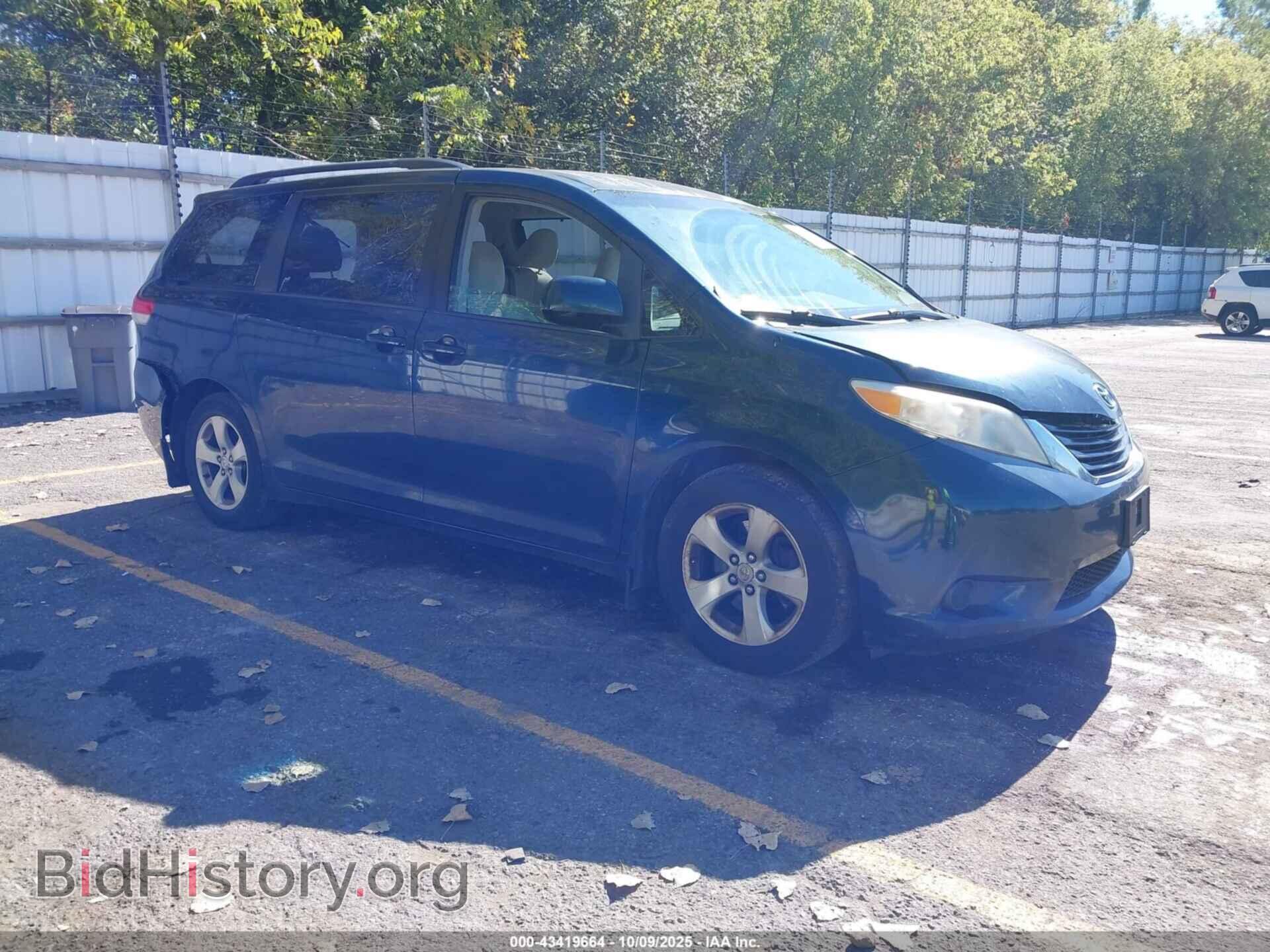 Photo 5TDKK3DC9BS152691 - TOYOTA SIENNA 2011