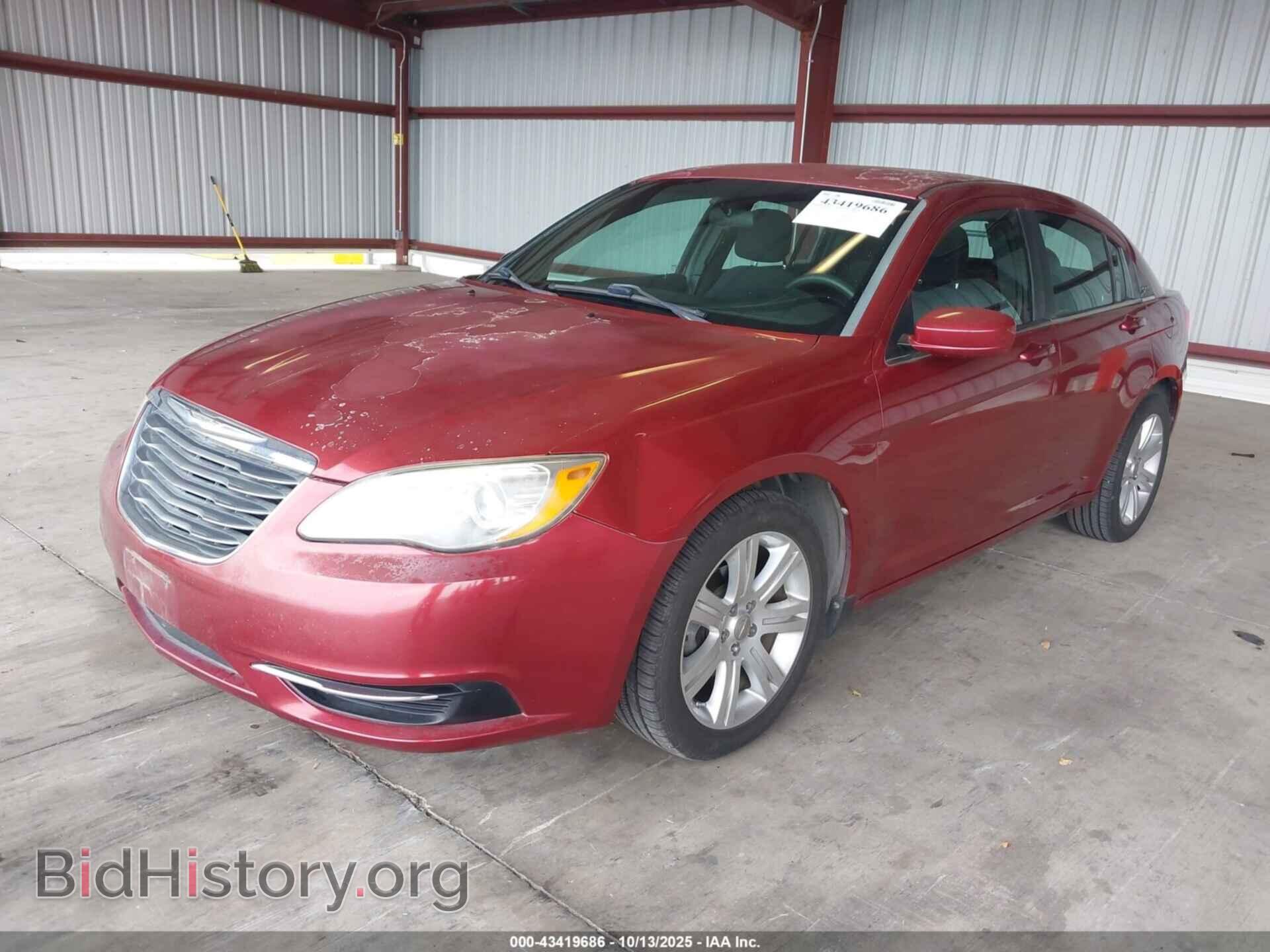 2013 CHRYSLER 200 - VIN: 1C3CCBAB7DN715158 - Фото 2