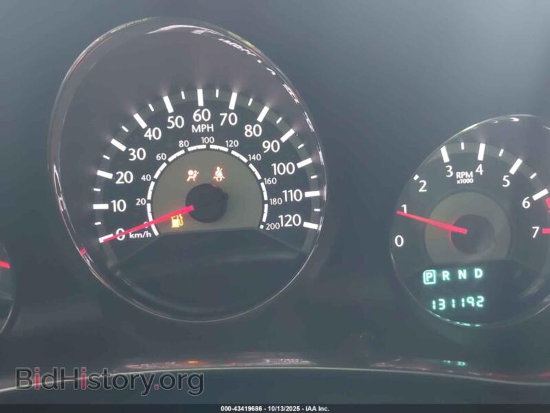 2013 Chrysler 200 (VIN 1C3CCBAB7DN715158) — photo 7 of 11