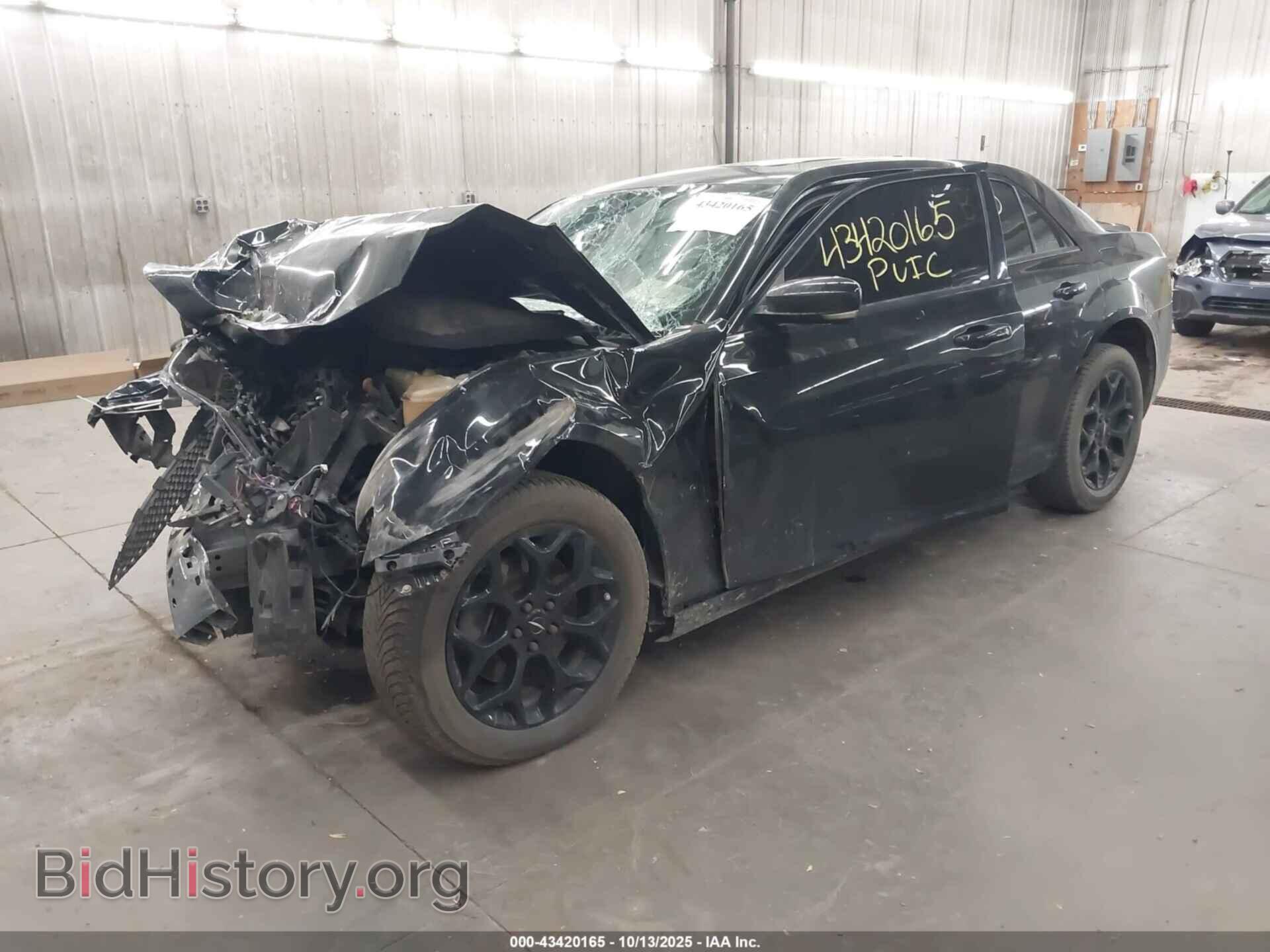2018 CHRYSLER 300 - VIN: 2C3CCAGG6JH165467 - Фото 2