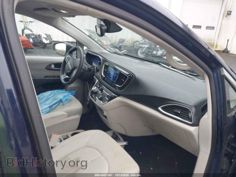 2017 Chrysler PACIFICA (VIN 2C4RC1DG7HR552429) — photo 5 of 16