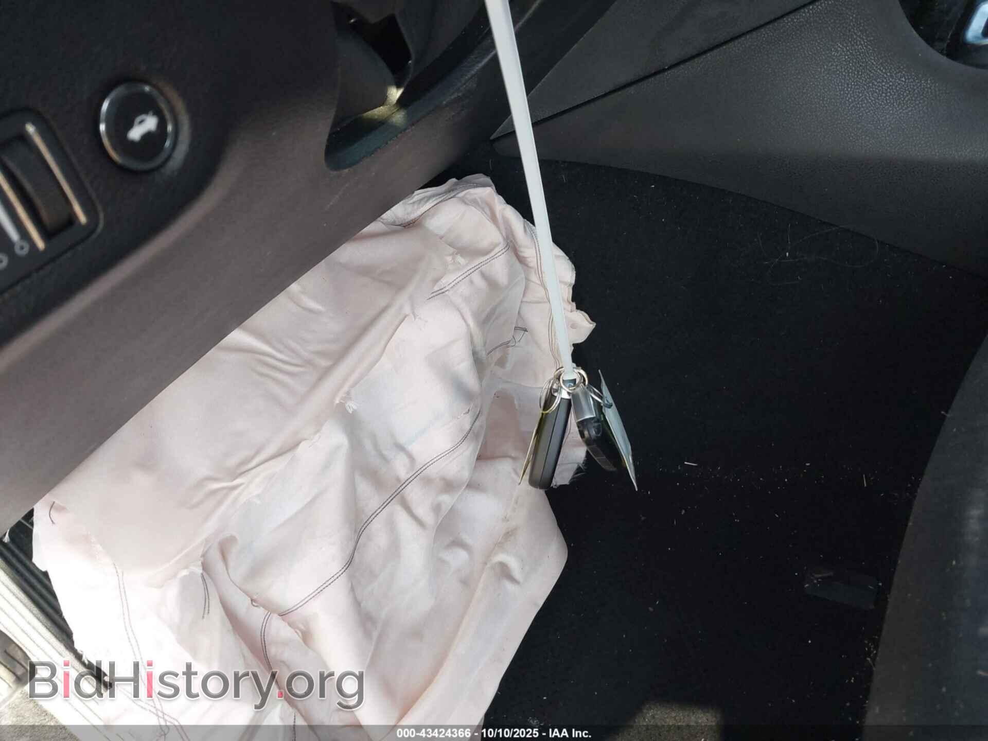2019 CHRYSLER 300 - VIN: 2C3CCAAG9KH601660 - Фото 11