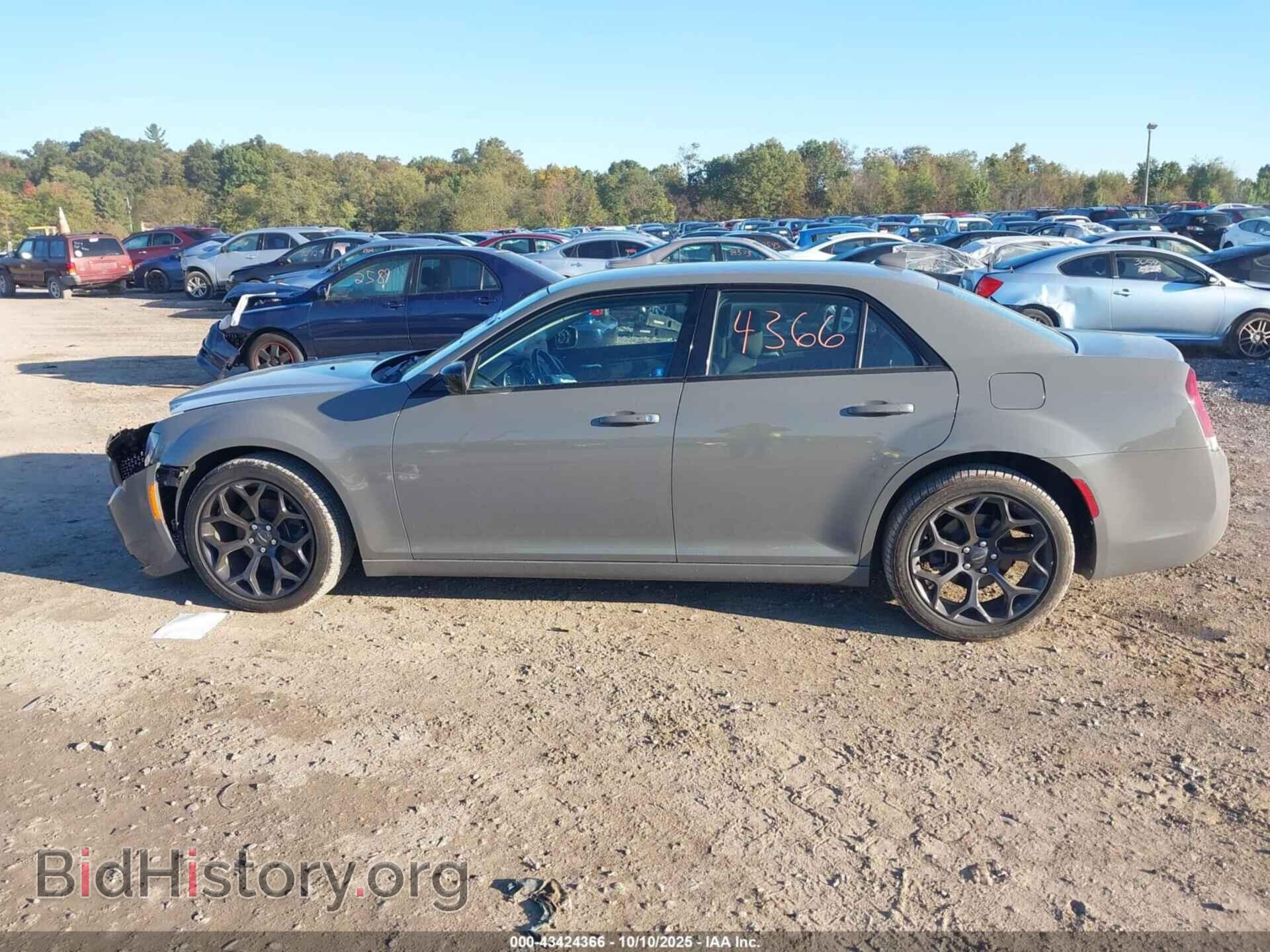 2019 CHRYSLER 300 - VIN: 2C3CCAAG9KH601660 - Фото 14