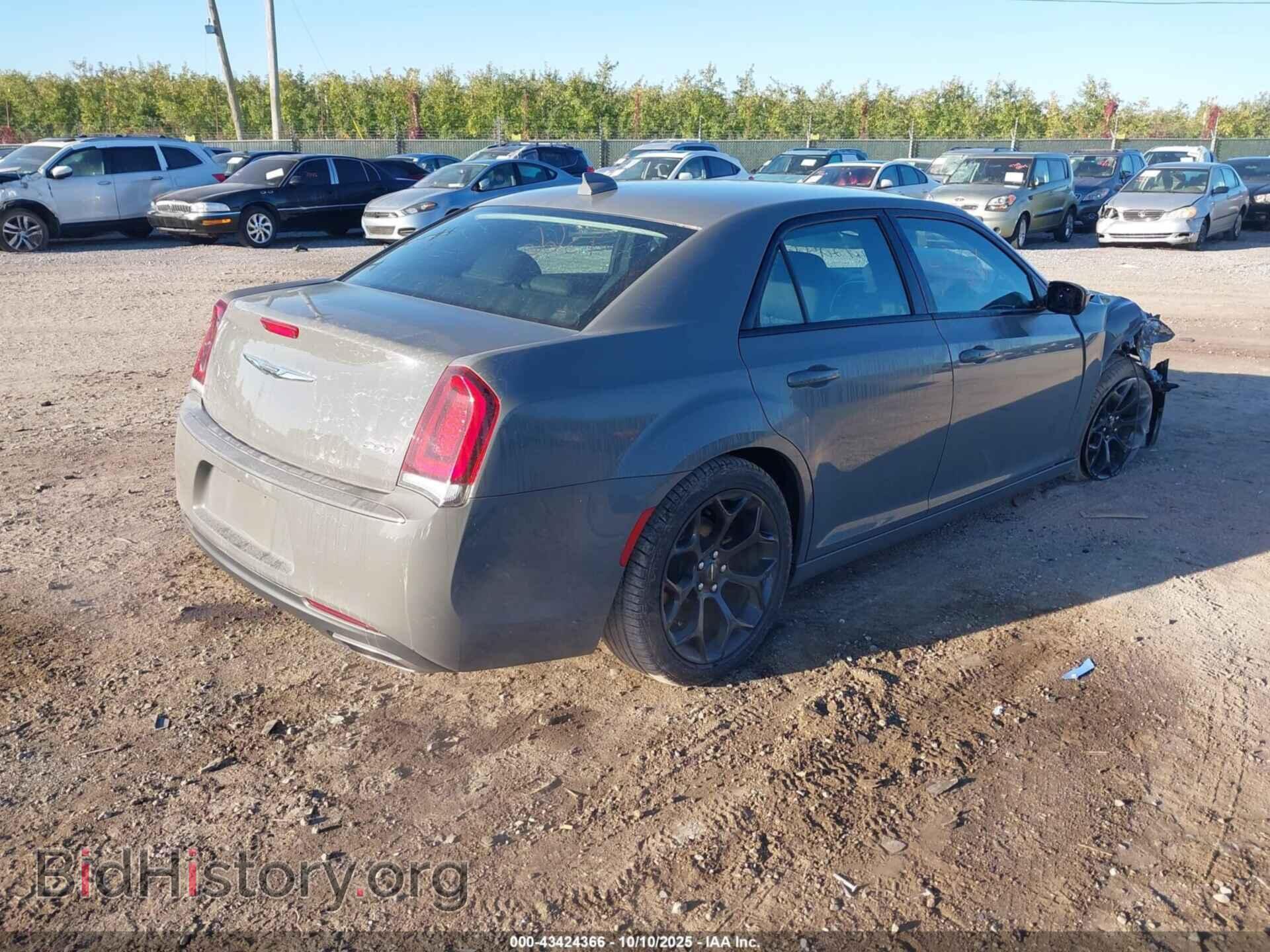 2019 CHRYSLER 300 - VIN: 2C3CCAAG9KH601660 - Фото 4