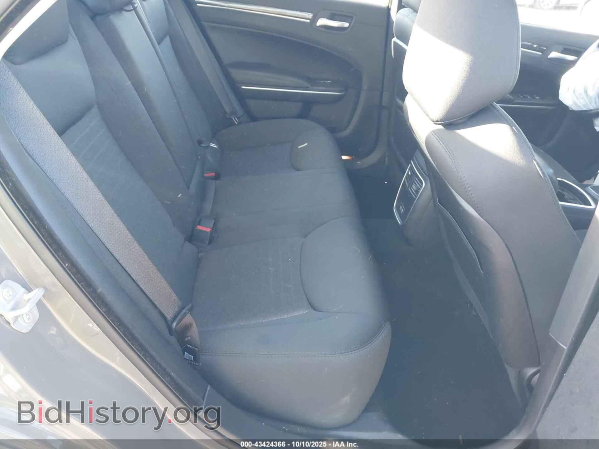 2019 CHRYSLER 300 - VIN: 2C3CCAAG9KH601660 - Фото 8