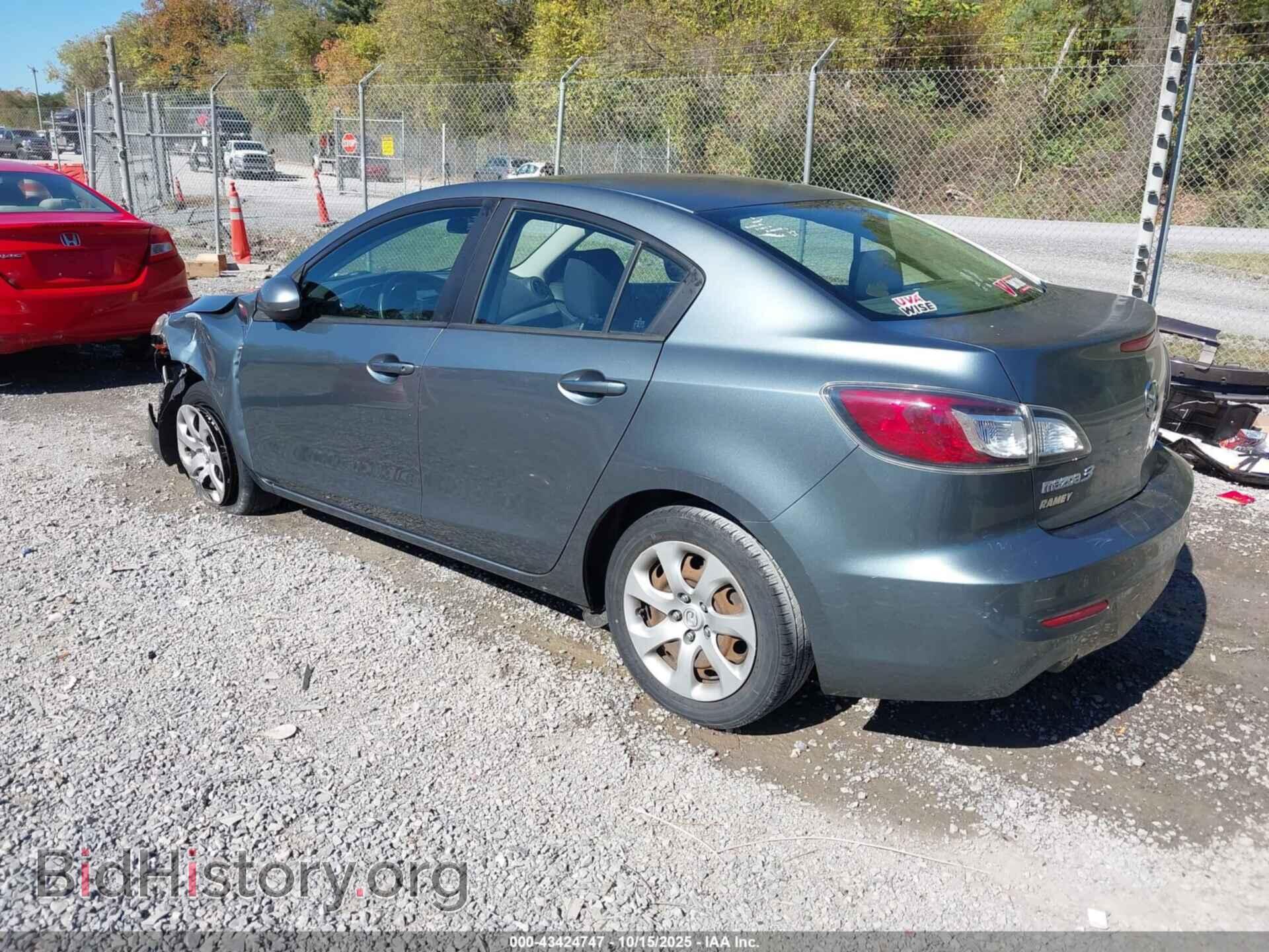 2013 MAZDA MAZDA3 - VIN: JM1BL1U78D1720028 - Фото 3
