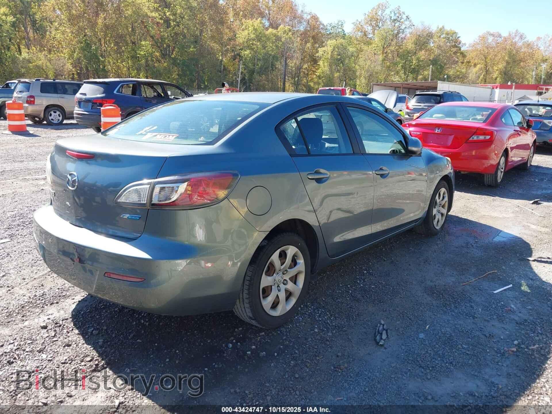 2013 MAZDA MAZDA3 - VIN: JM1BL1U78D1720028 - Фото 4
