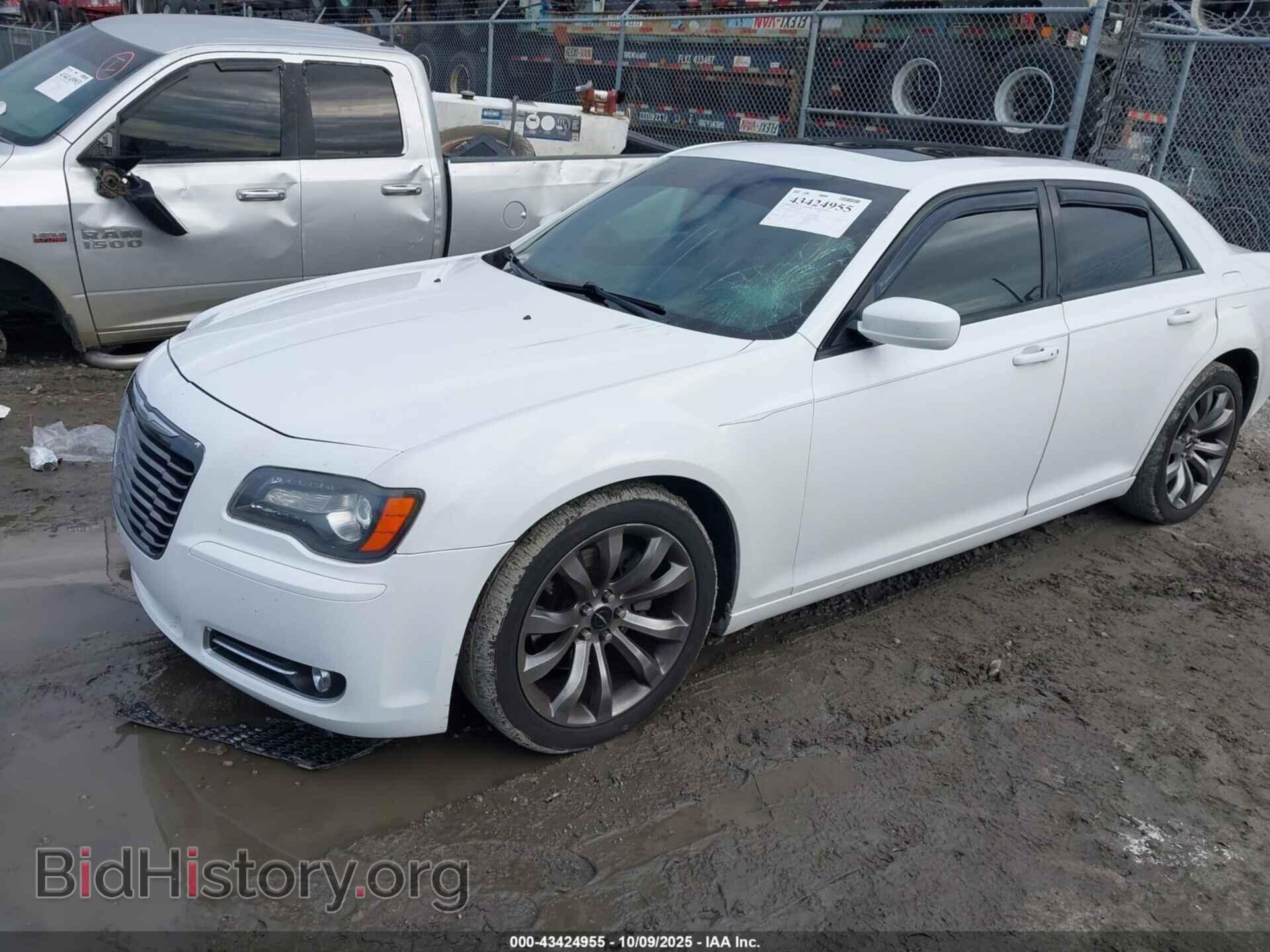 2014 CHRYSLER 300 - VIN: 2C3CCABT9EH340384 - Фото 2