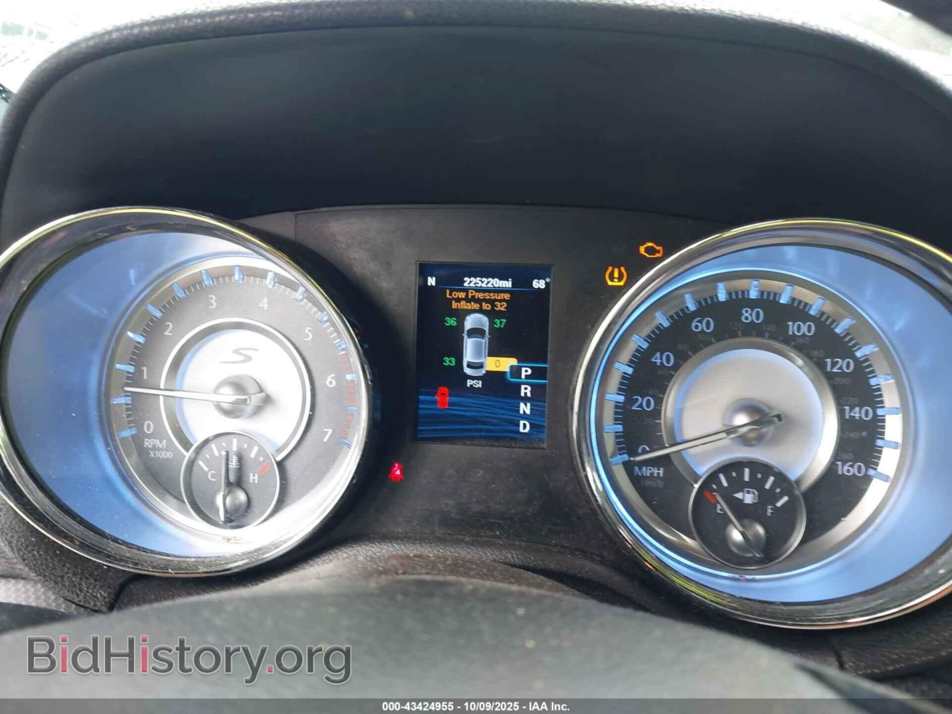 2014 CHRYSLER 300 - VIN: 2C3CCABT9EH340384 - Фото 7