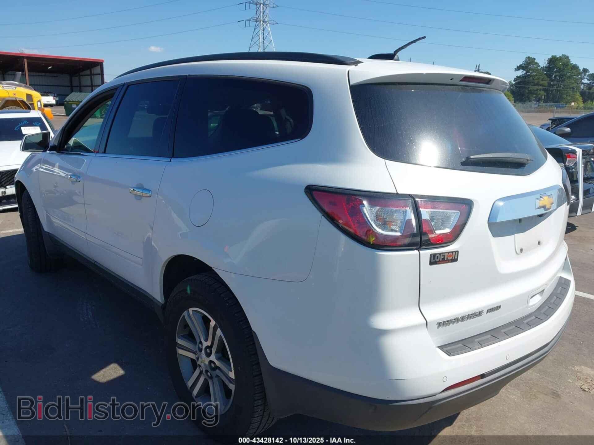 2017 CHEVROLET TRAVERSE - VIN: 1GNKVHKD2HJ215482 - Фото 3