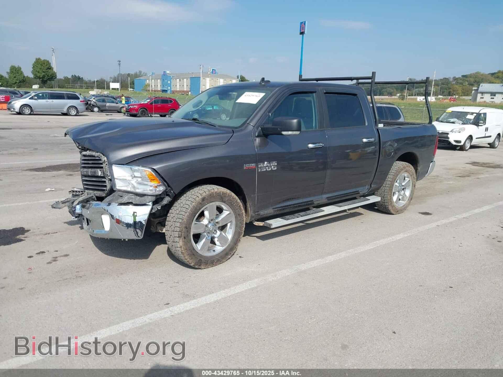 2017 RAM 1500 - VIN: 3C6RR7LT5HG593526 - Фото 2