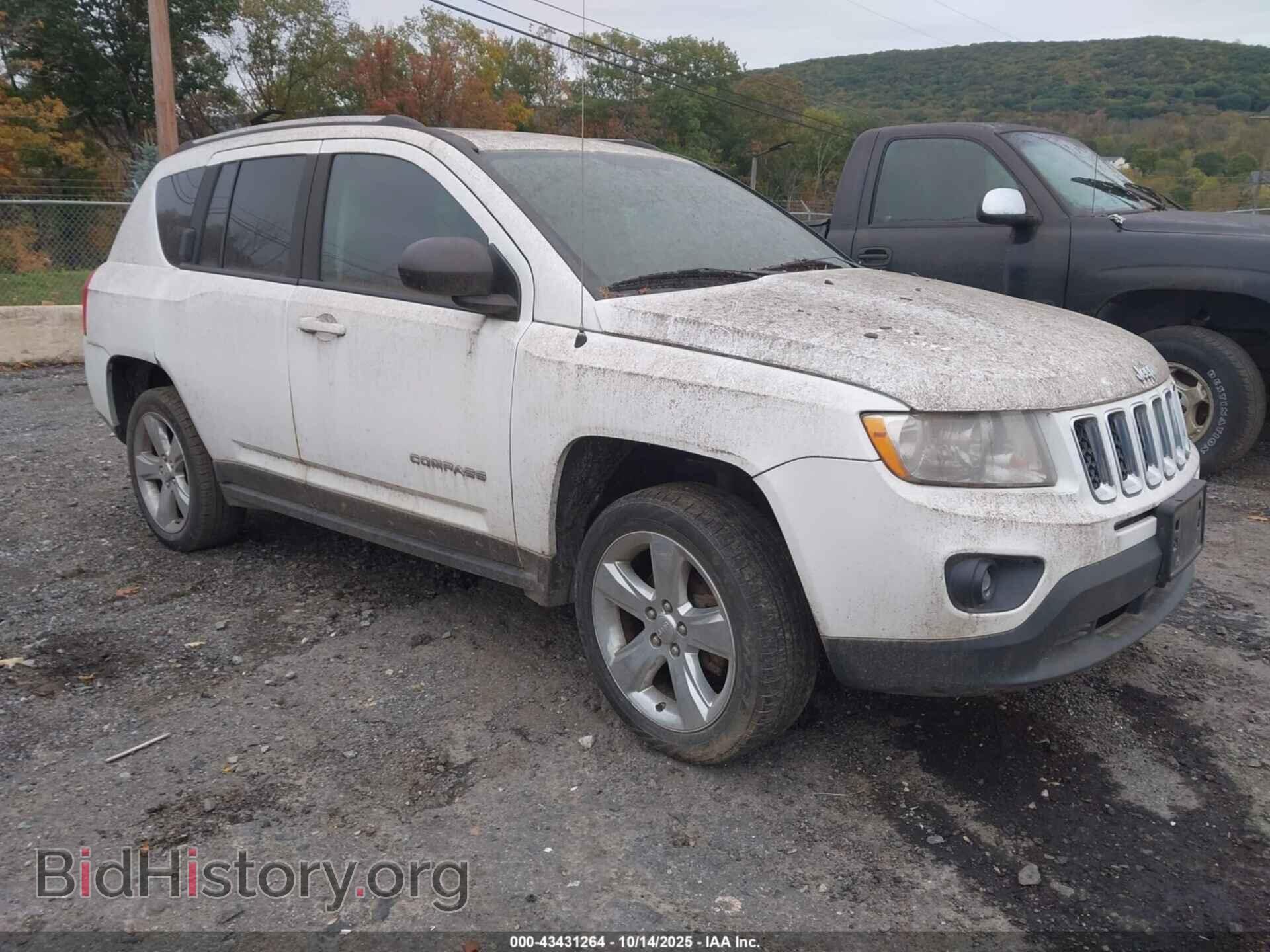 Photo 1J4NF5FB1BD276168 - JEEP COMPASS 2011