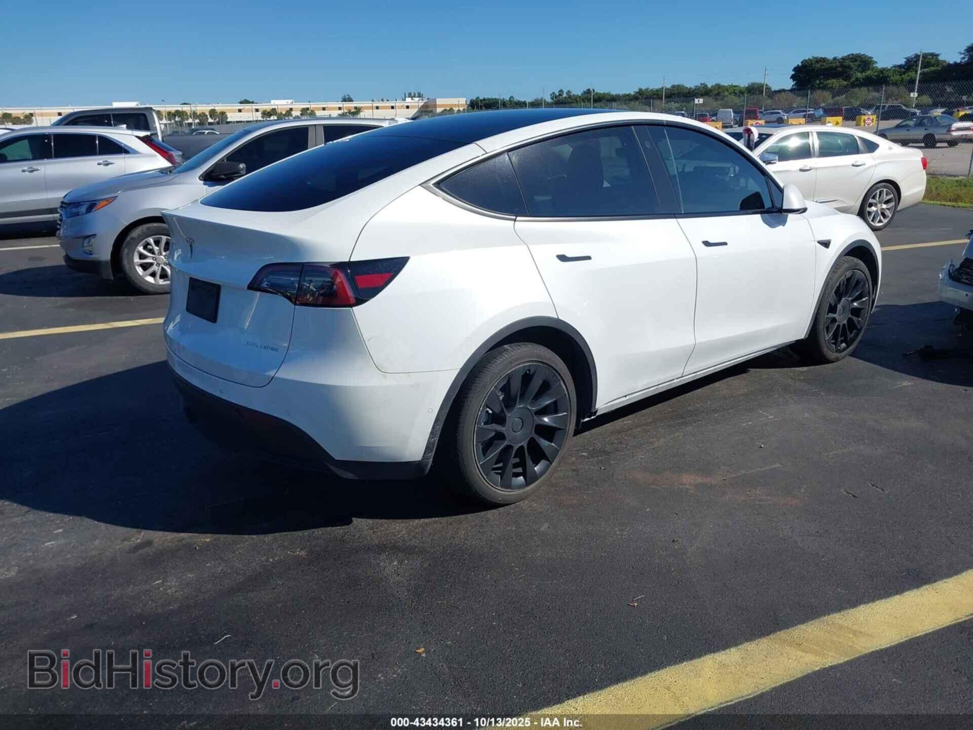 2022 TESLA MODEL Y - VIN: 7SAYGDEE2NF385647 - Фото 4