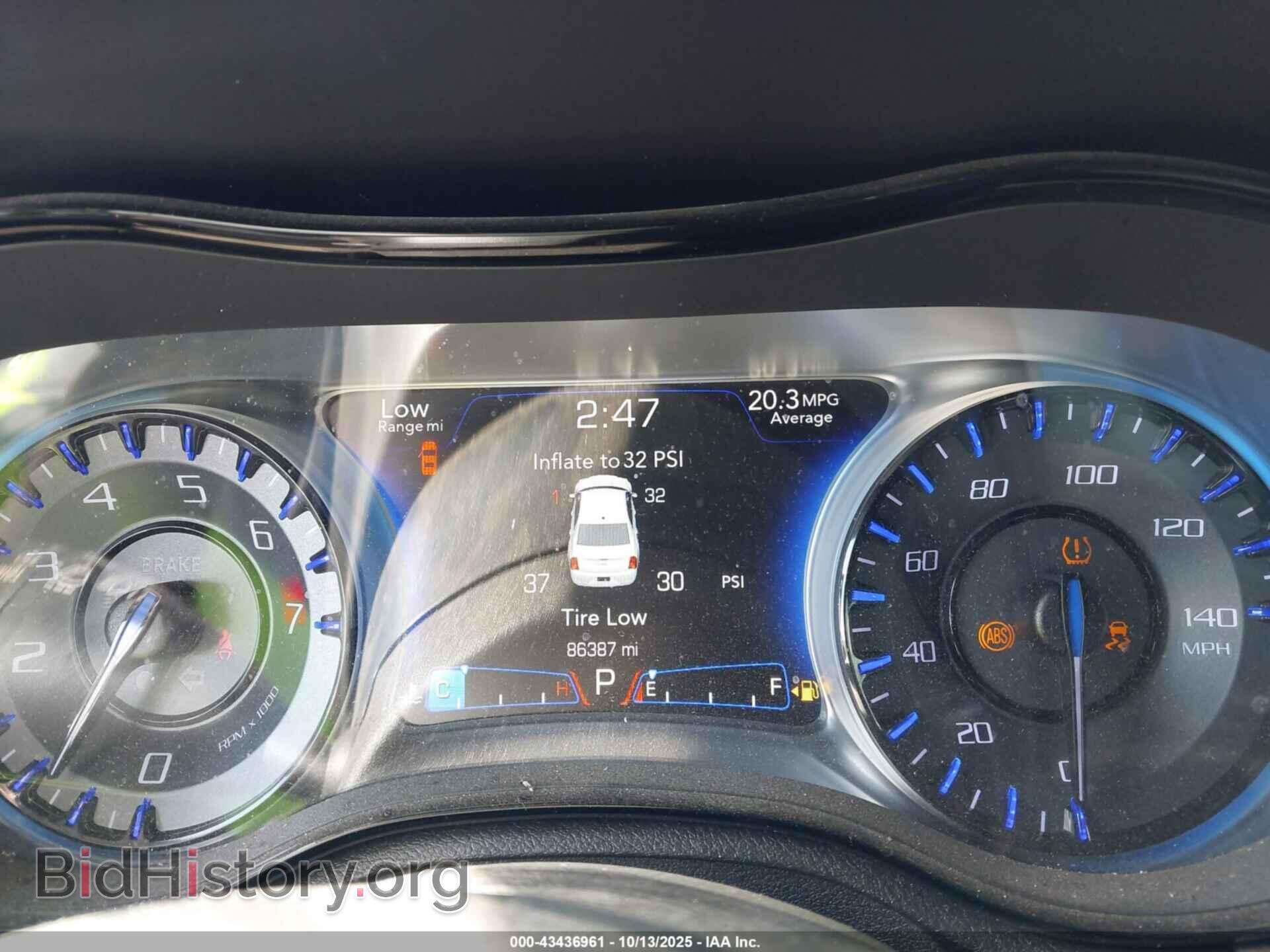 2015 CHRYSLER 300 - VIN: 2C3CCABG2FH760220 - Фото 7